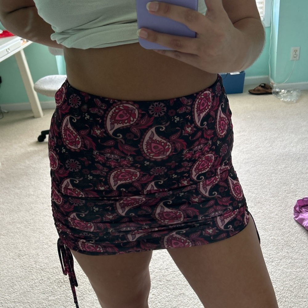 Tiger mist rue skirt Size Medium.